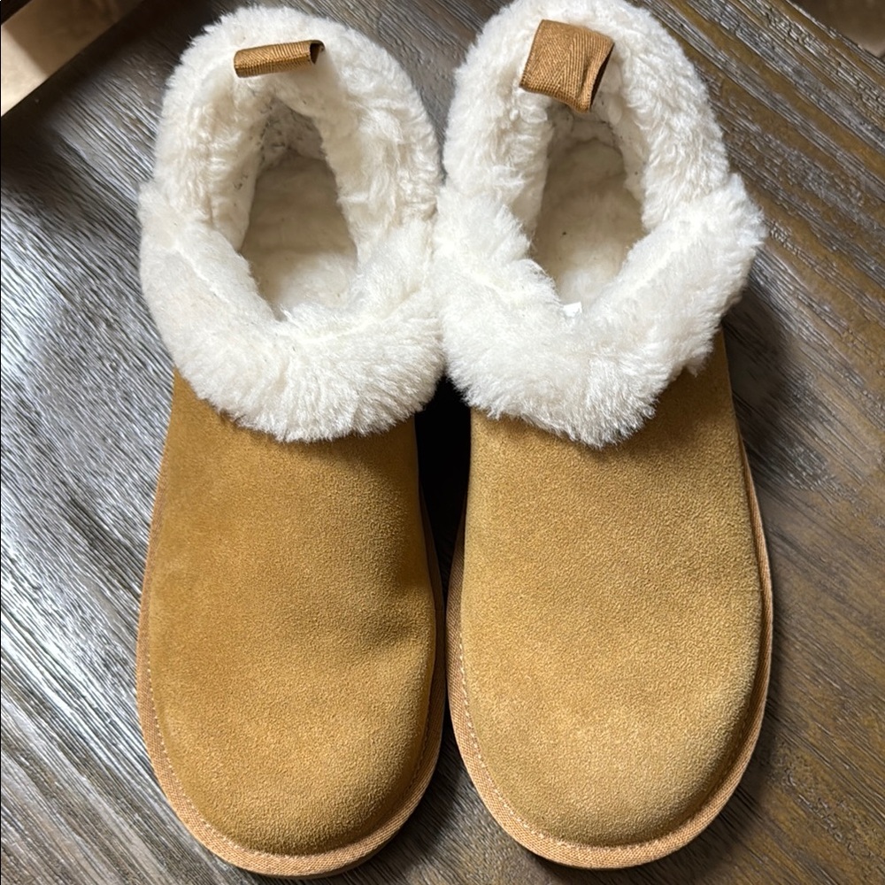 Koolaburra Women's Tan and Cream Slippers